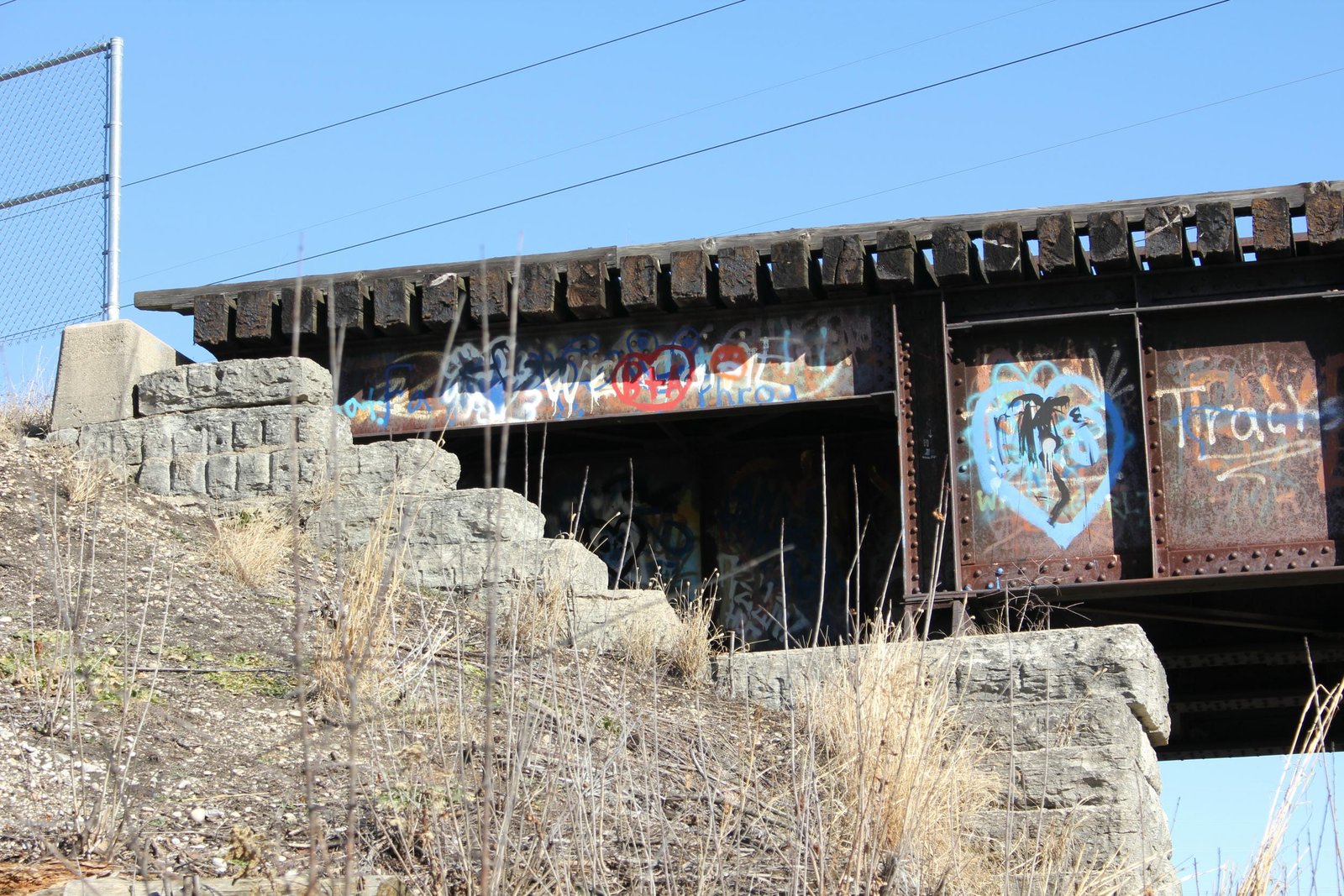 Steel stringer span to account for skew